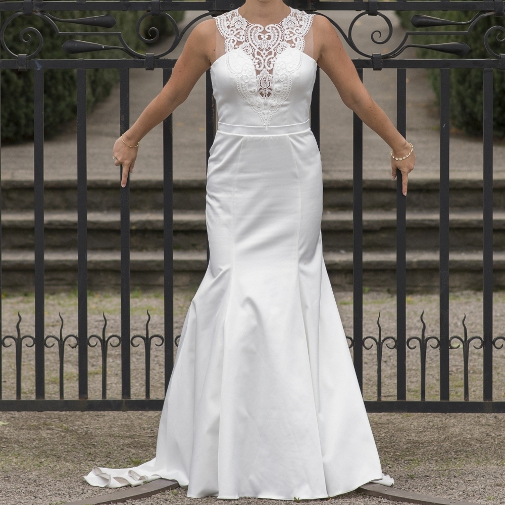 💍Lanesta Wedding Dress US 6 EU 40 high Neck Sheer Zip Back Embroidered Fitted